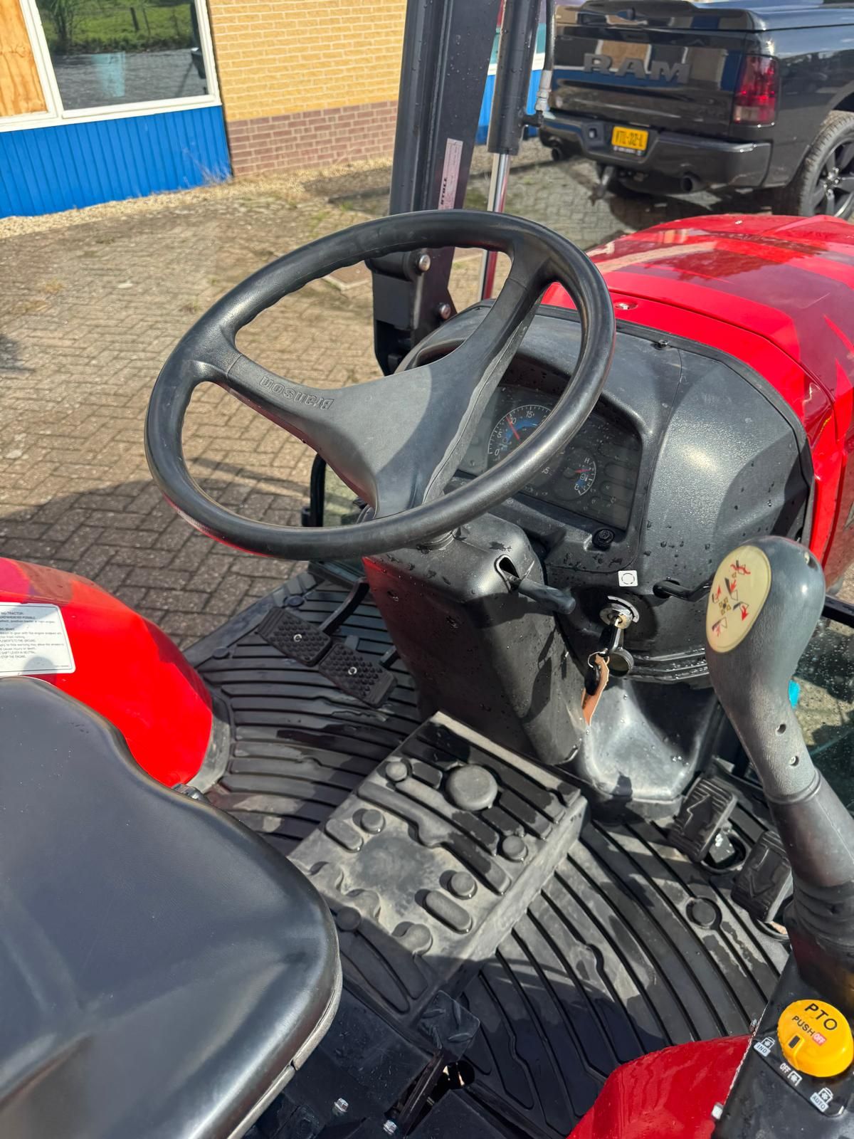 Branson 5025 Hydrostaat met Stoll voorlader