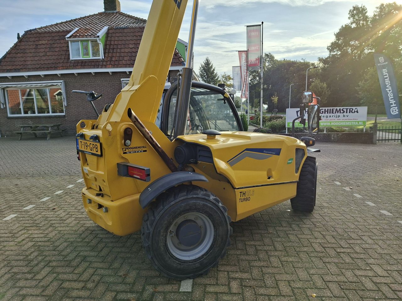 Eurotrac TH25.6 verreiker - Incl. jip, bak en palletvork