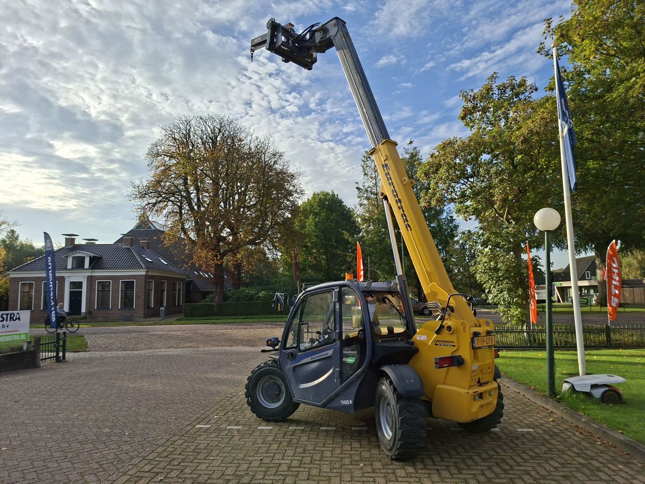 Eurotrac TH25.6 verreiker - Incl. jip, bak en palletvork