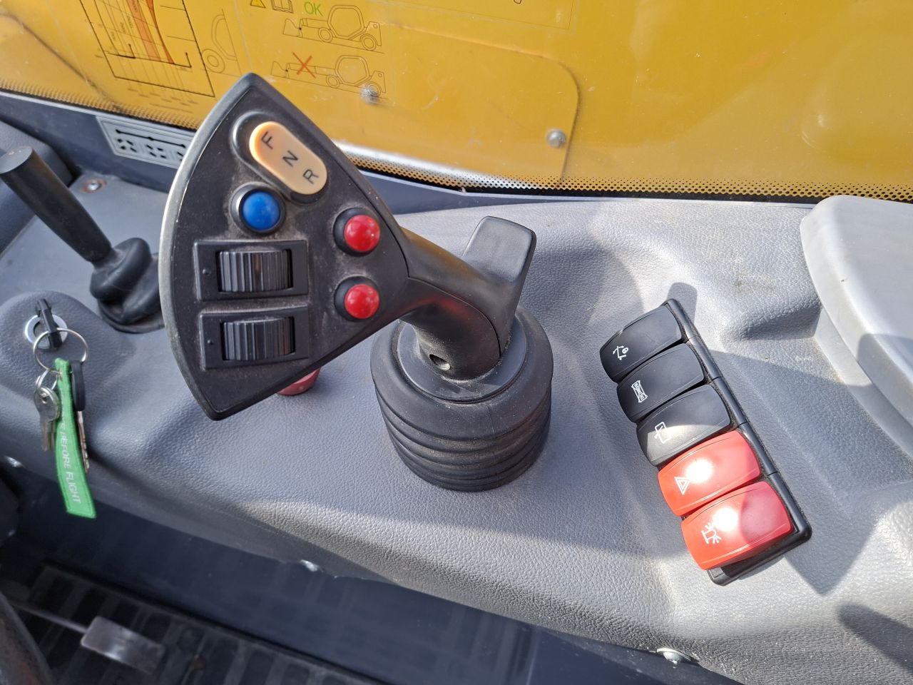 Eurotrac TH25.6 verreiker - Incl. jip, bak en palletvork