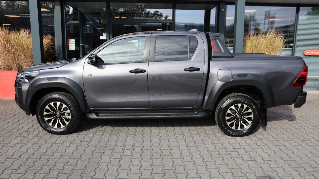Toyota Hilux 2.8 D-4D DUBBEL CABIN GR SPORT A/T 2 ZITS 4WD VAN