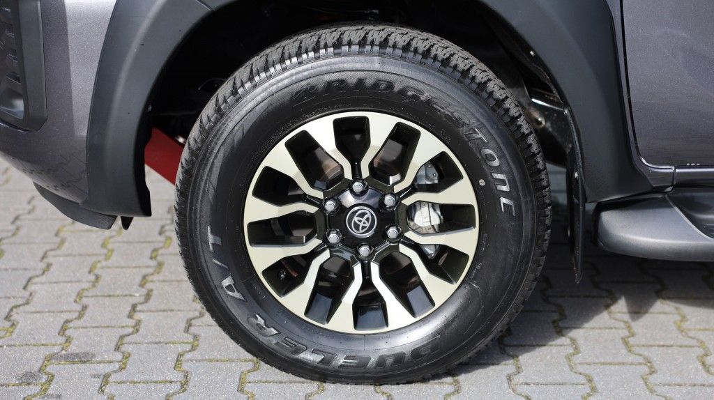 Toyota Hilux 2.8 D-4D DUBBEL CABIN GR SPORT A/T 2 ZITS 4WD VAN