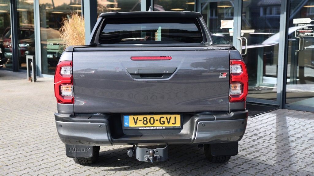 Toyota Hilux 2.8 D-4D DUBBEL CABIN GR SPORT A/T 2 ZITS 4WD VAN