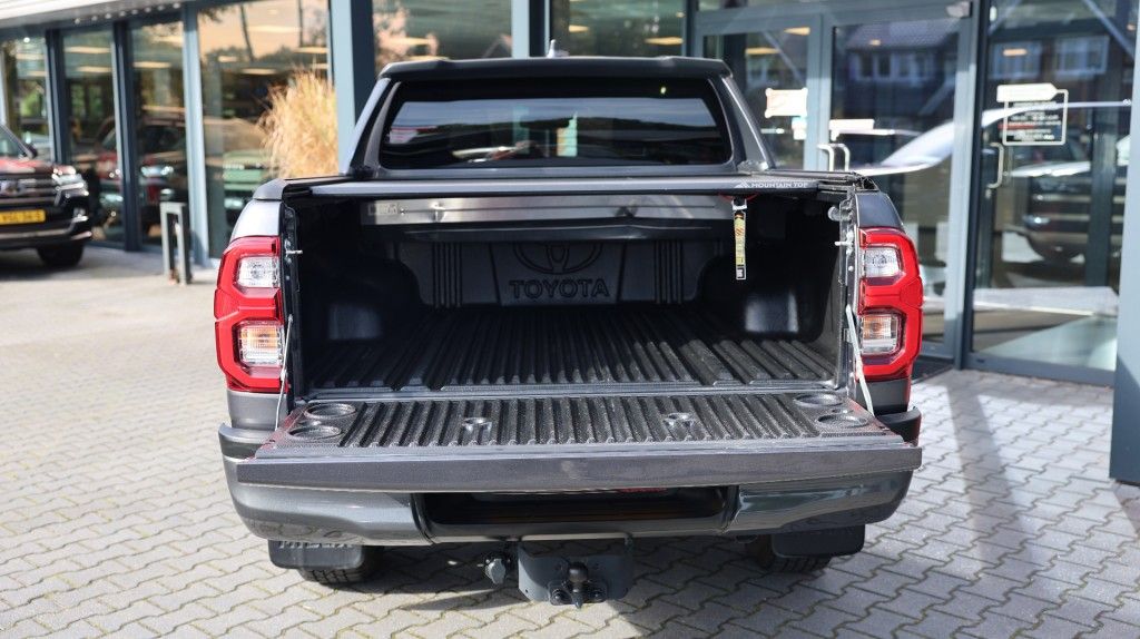 Toyota Hilux 2.8 D-4D DUBBEL CABIN GR SPORT A/T 2 ZITS 4WD VAN