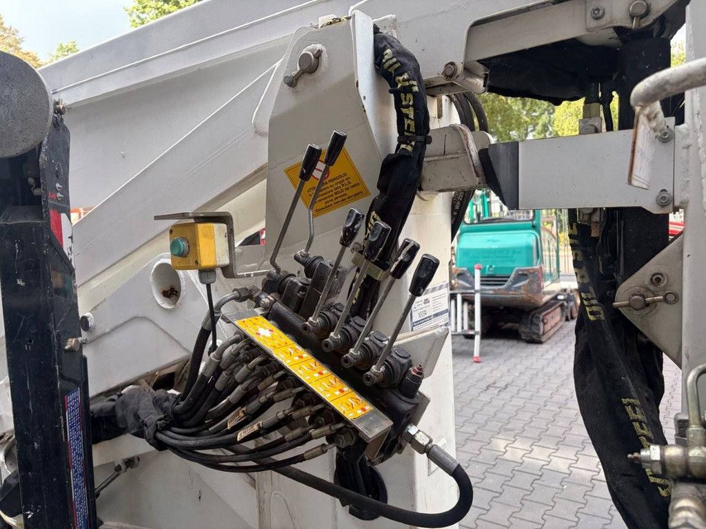 Articulated Boom Lift Oil&Steel Octopussy 1715 Twin Electric+Petrol 17m 2006