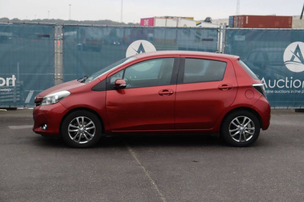 Passenger car Toyota Yaris Petrol 69hp 2014 (Margin)