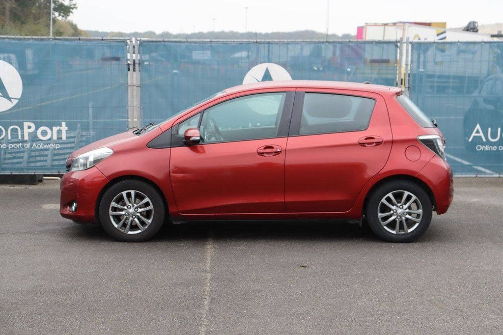 Passenger car Toyota Yaris Petrol 69hp 2014 (Margin)