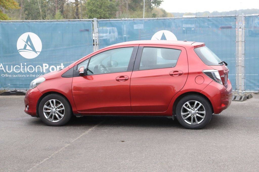 Passenger car Toyota Yaris Petrol 69hp 2014 (Margin)