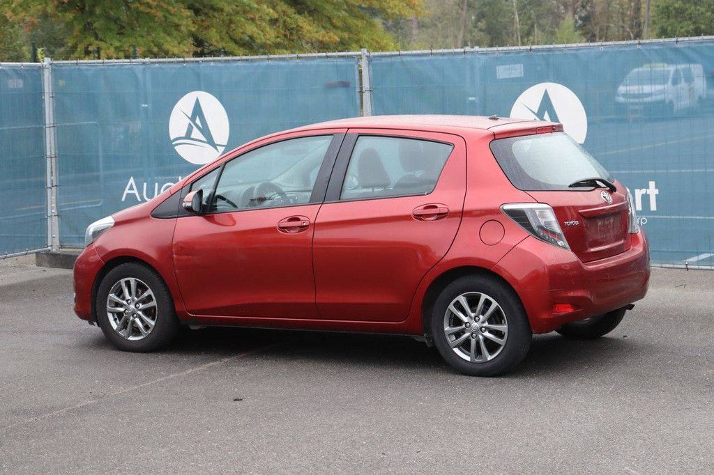 Passenger car Toyota Yaris Petrol 69hp 2014 (Margin)