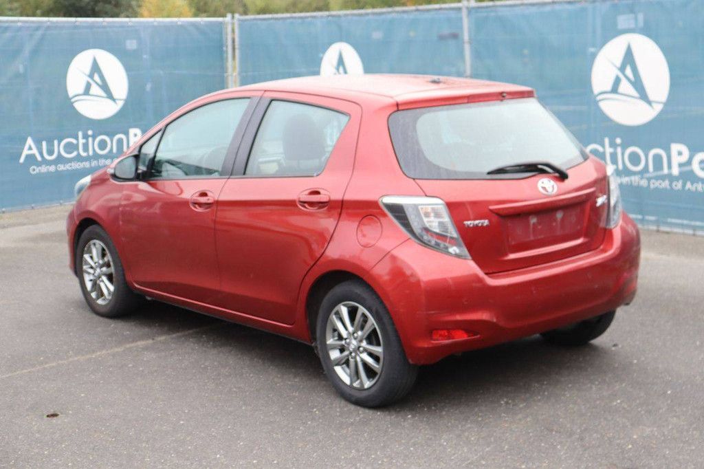 Passenger car Toyota Yaris Petrol 69hp 2014 (Margin)