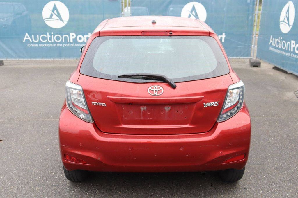 Passenger car Toyota Yaris Petrol 69hp 2014 (Margin)