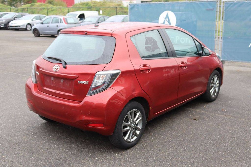 Passenger car Toyota Yaris Petrol 69hp 2014 (Margin)