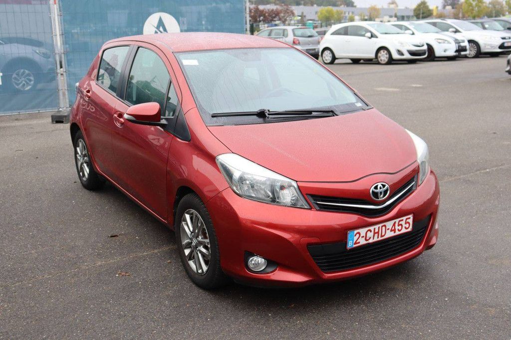Passenger car Toyota Yaris Petrol 69hp 2014 (Margin)