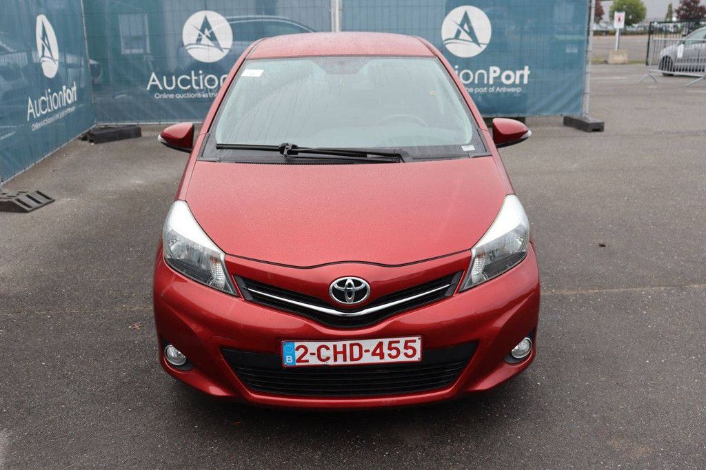 Passenger car Toyota Yaris Petrol 69hp 2014 (Margin)