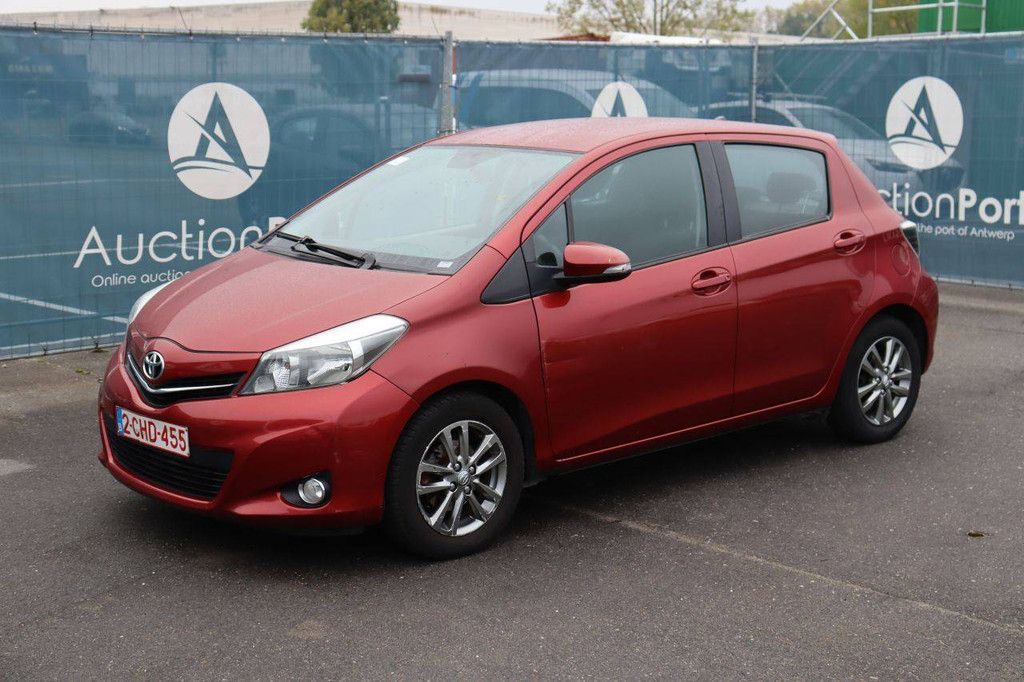 Passenger car Toyota Yaris Petrol 69hp 2014 (Margin)