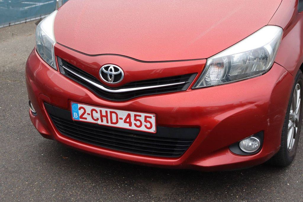 Passenger car Toyota Yaris Petrol 69hp 2014 (Margin)