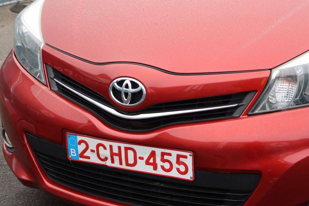 Passenger car Toyota Yaris Petrol 69hp 2014 (Margin)