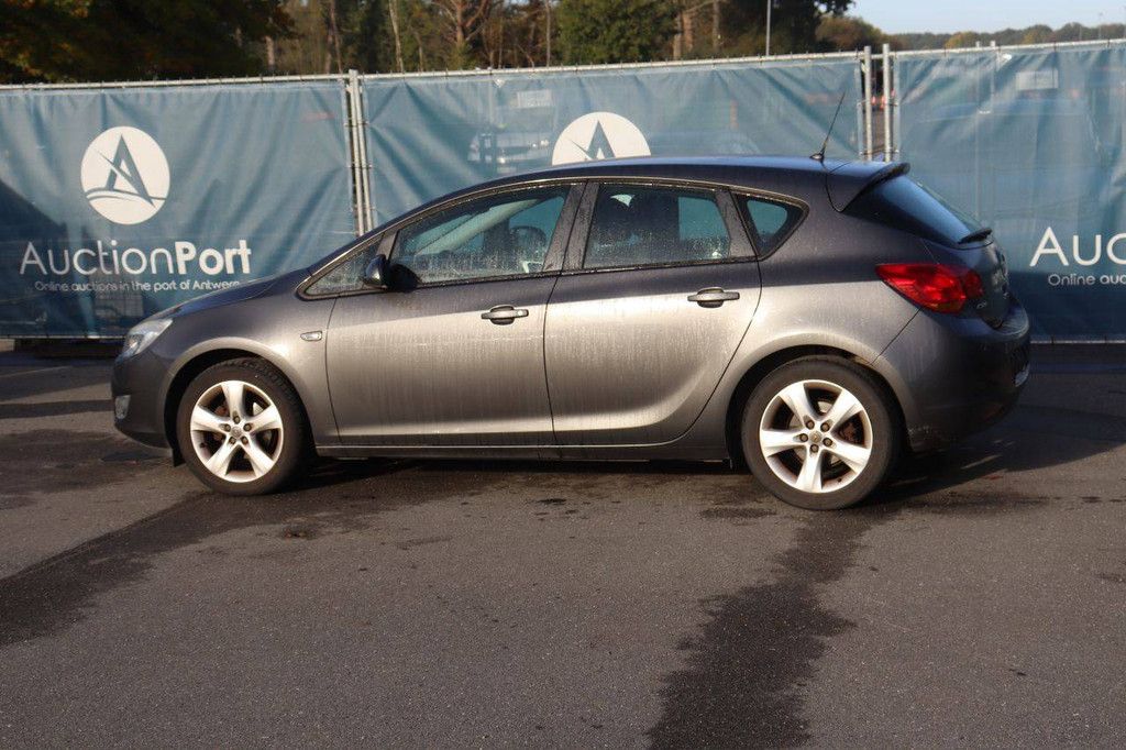 Passenger car Opel Astra Petrol 100hp 2011 (Margin)