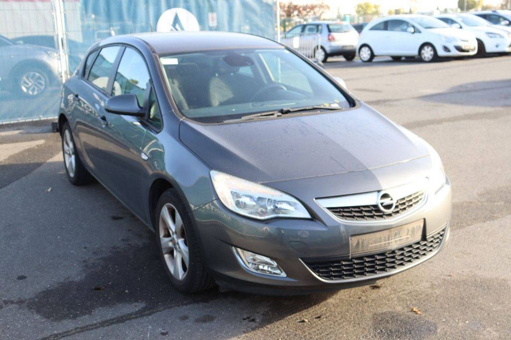Passenger car Opel Astra Petrol 100hp 2011 (Margin)