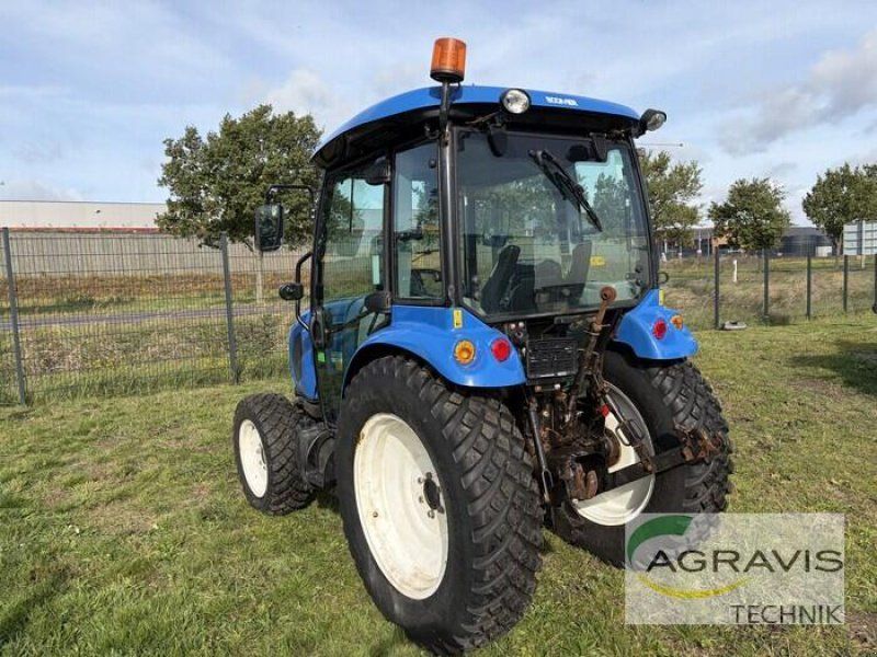 New Holland BOOMER 50