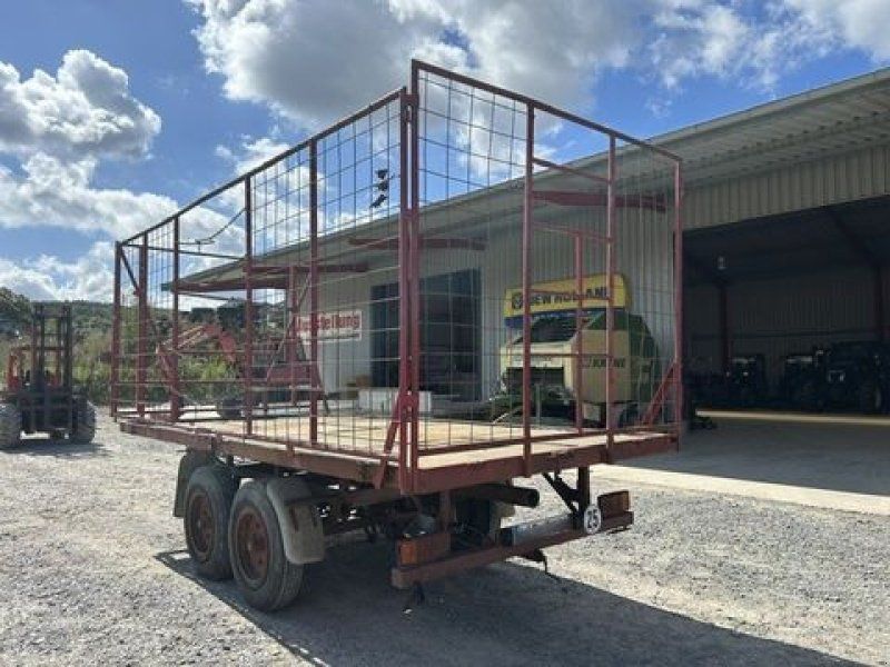 Plattformwagen mit Ballengitter – 5,00 x 2,40 m