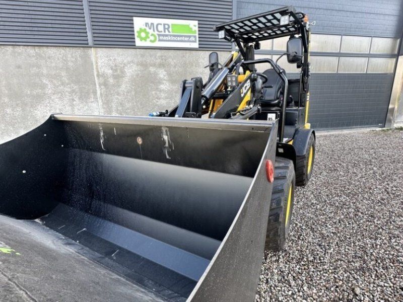 JCB 403e