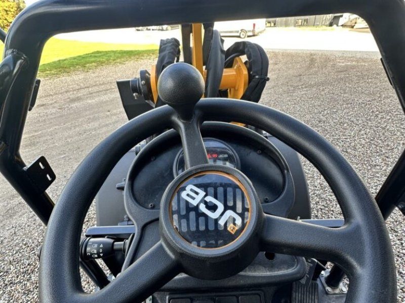 JCB 403e