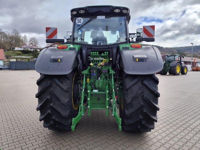 John Deere 6R 215