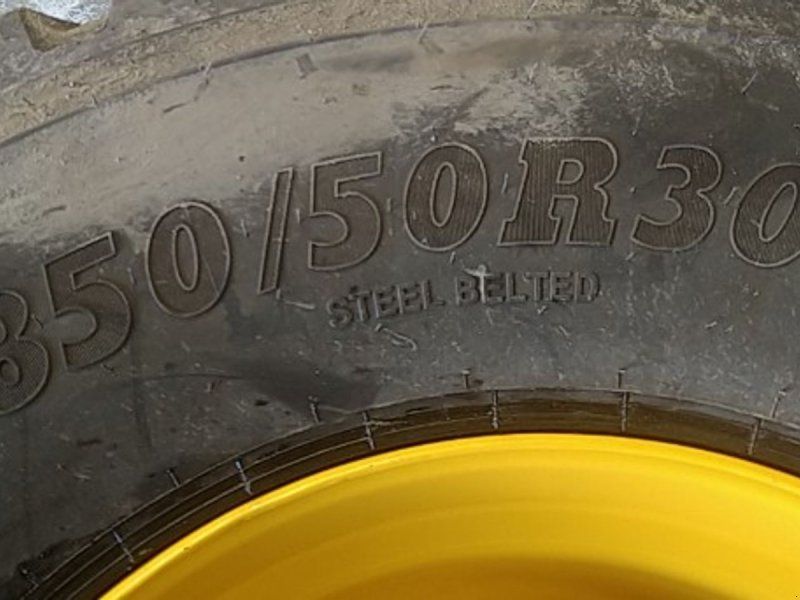 BKT 850/50R30.5 28x30.5 16/281/335