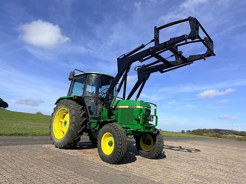 John Deere 2250