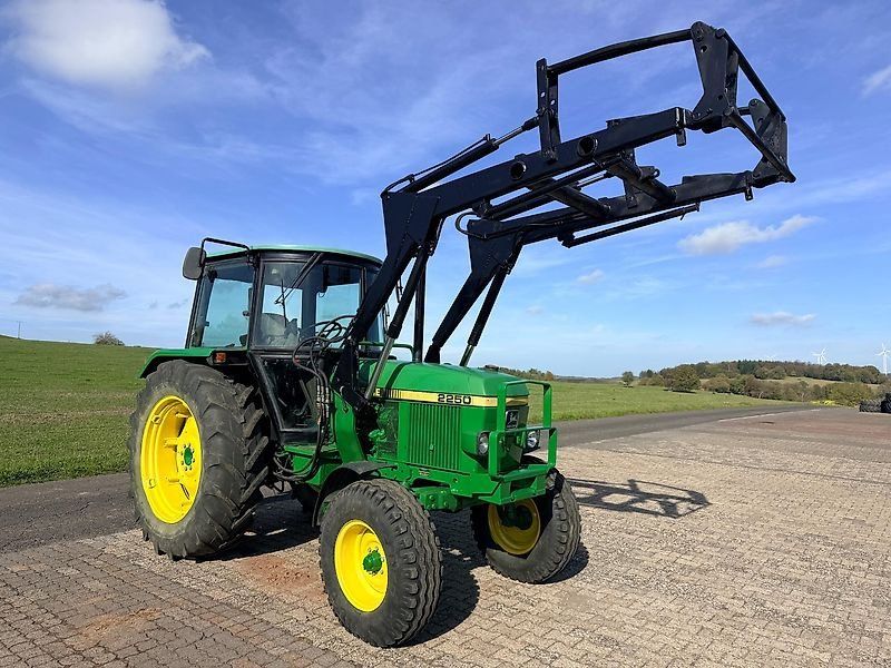 John Deere 2250