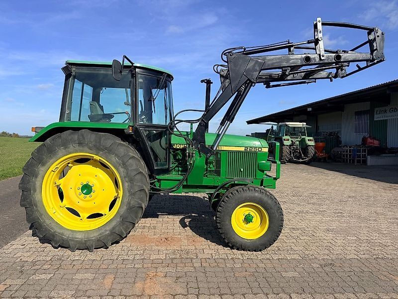 John Deere 2250
