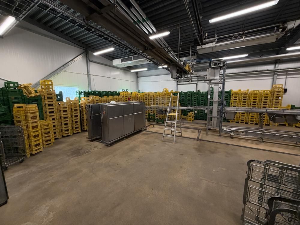 Combination | Plastic trays lots 300 - 318