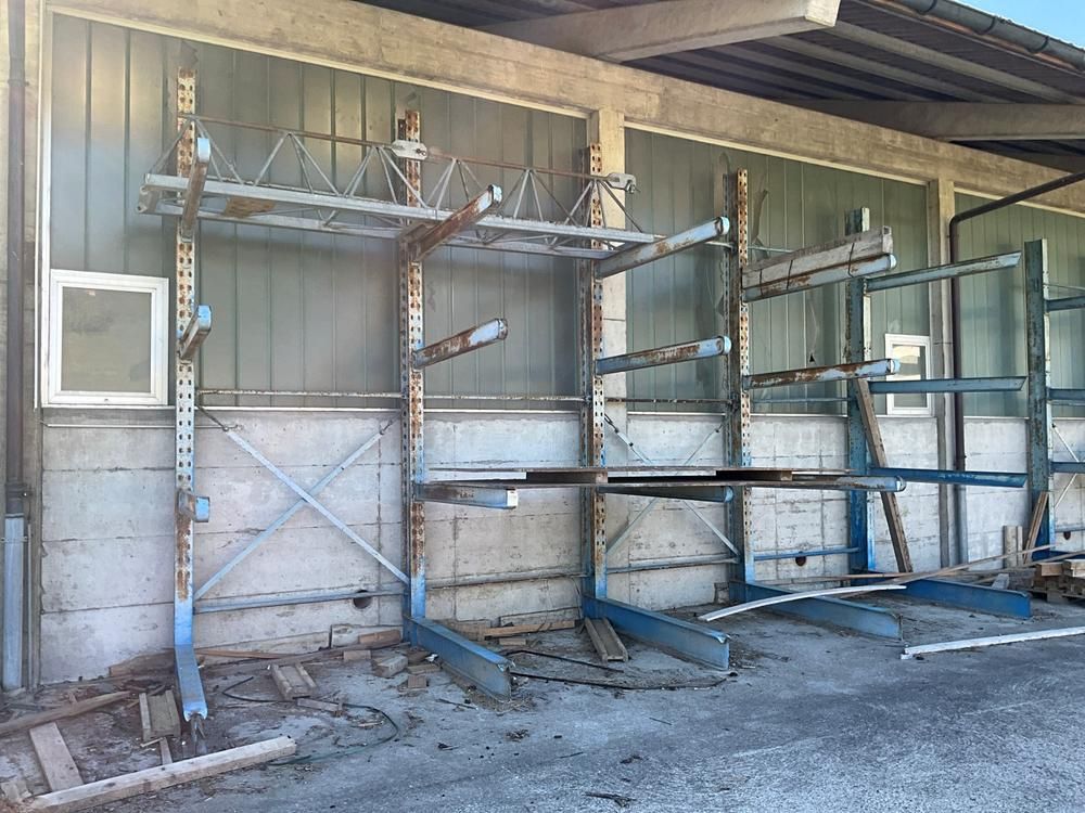 Cantilever rack