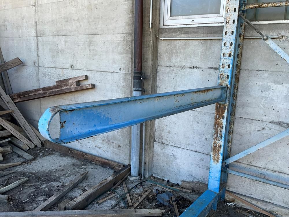 Cantilever rack