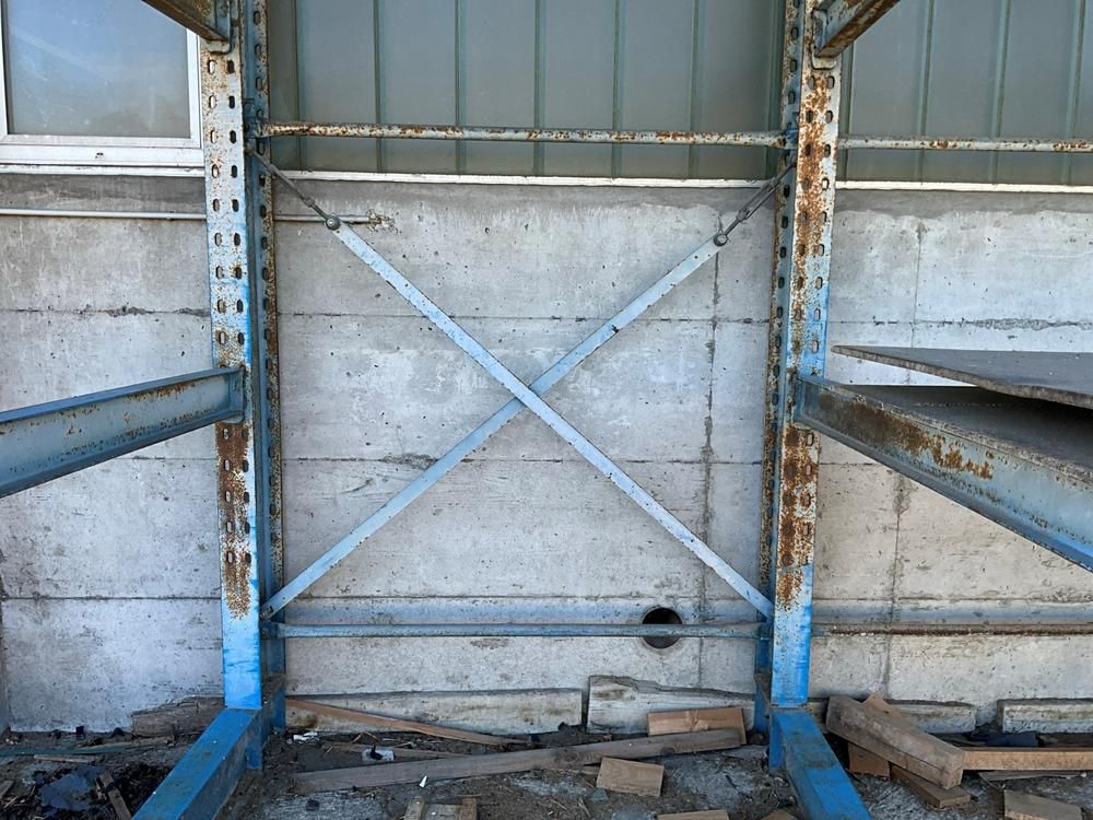 Cantilever rack