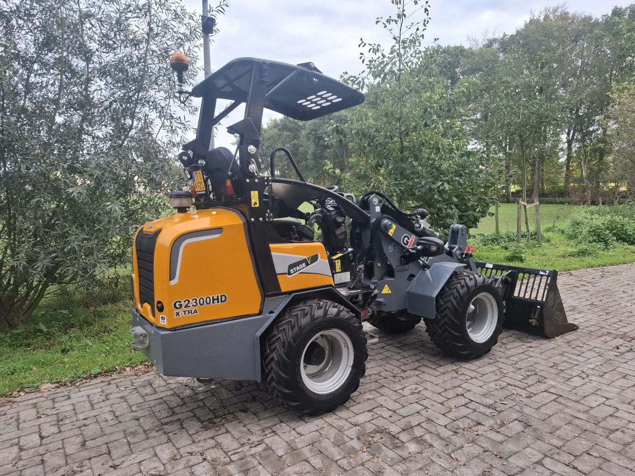 Giant G2300HD X-tra | bj 2024 | 1004 uur | puinbak