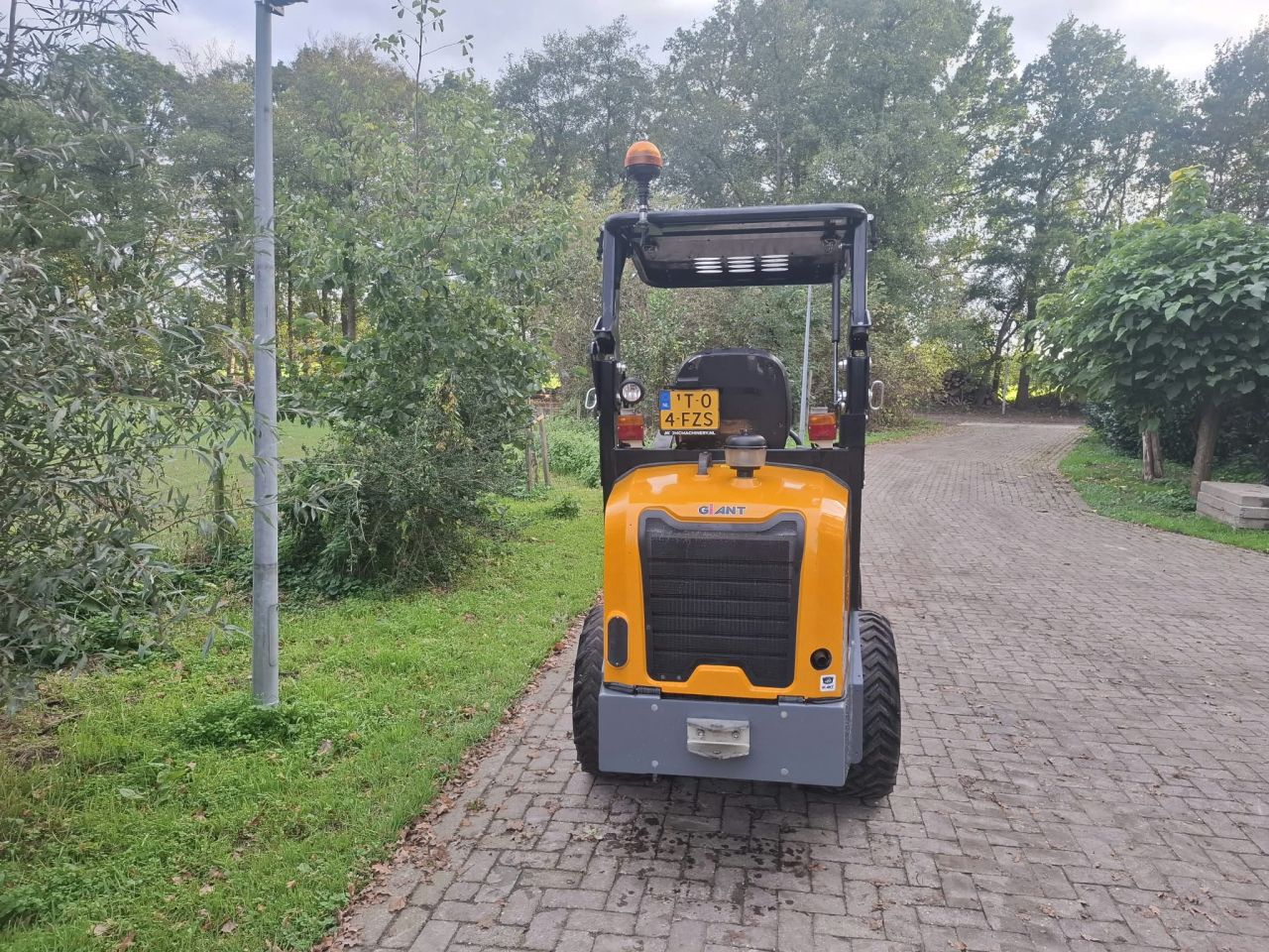Giant G2300HD X-tra | bj 2024 | 1004 uur | puinbak