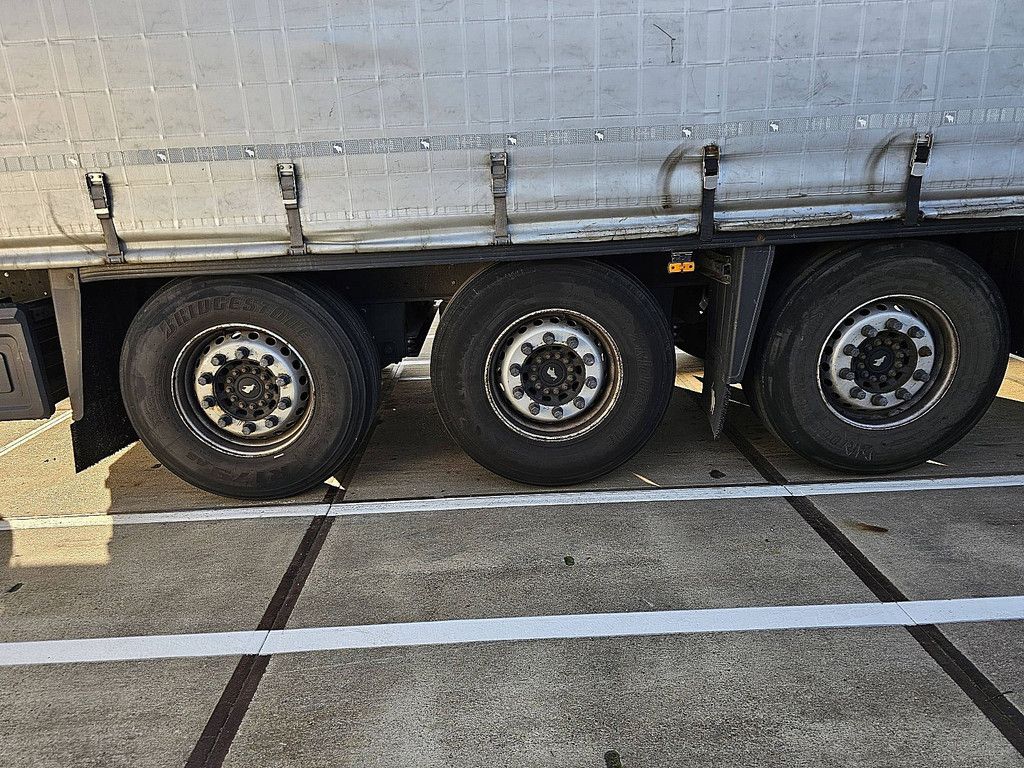 SCHMITZ SCB*S3T MOT 2/27 | 3 AXLES | SLIDING ROOF