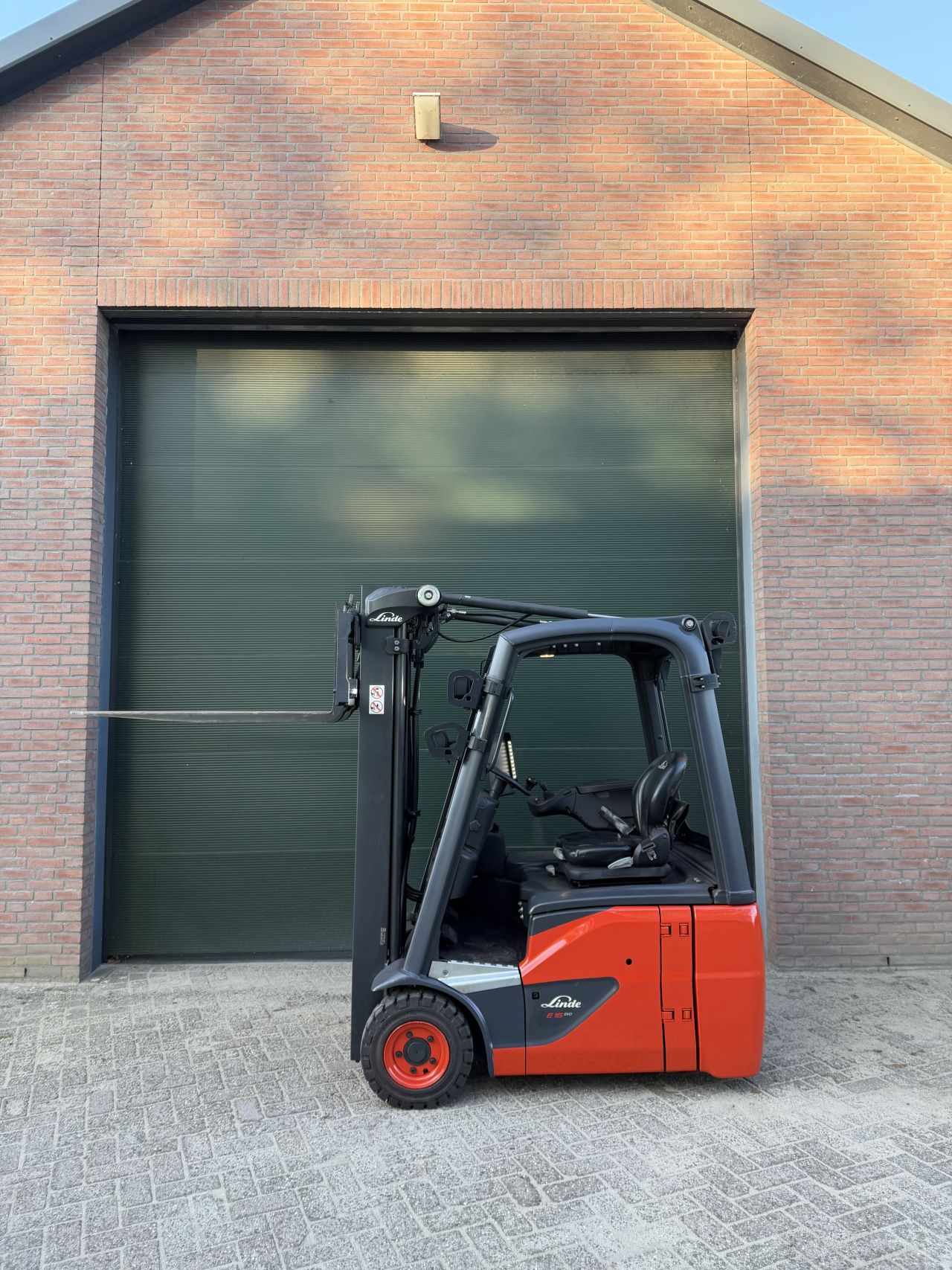 Linde E16C-02 EVO 2019 Triplo elektrische heftruck