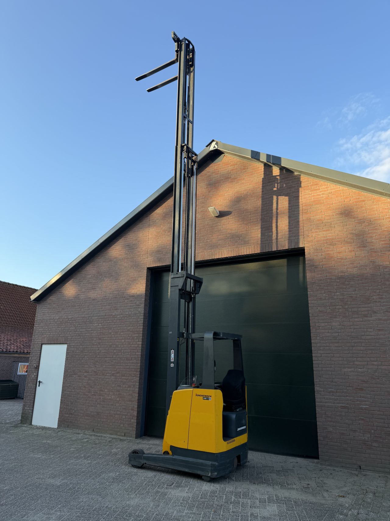 Jungheinrich ETV214 reachtruck triplo 6,5 mtr
