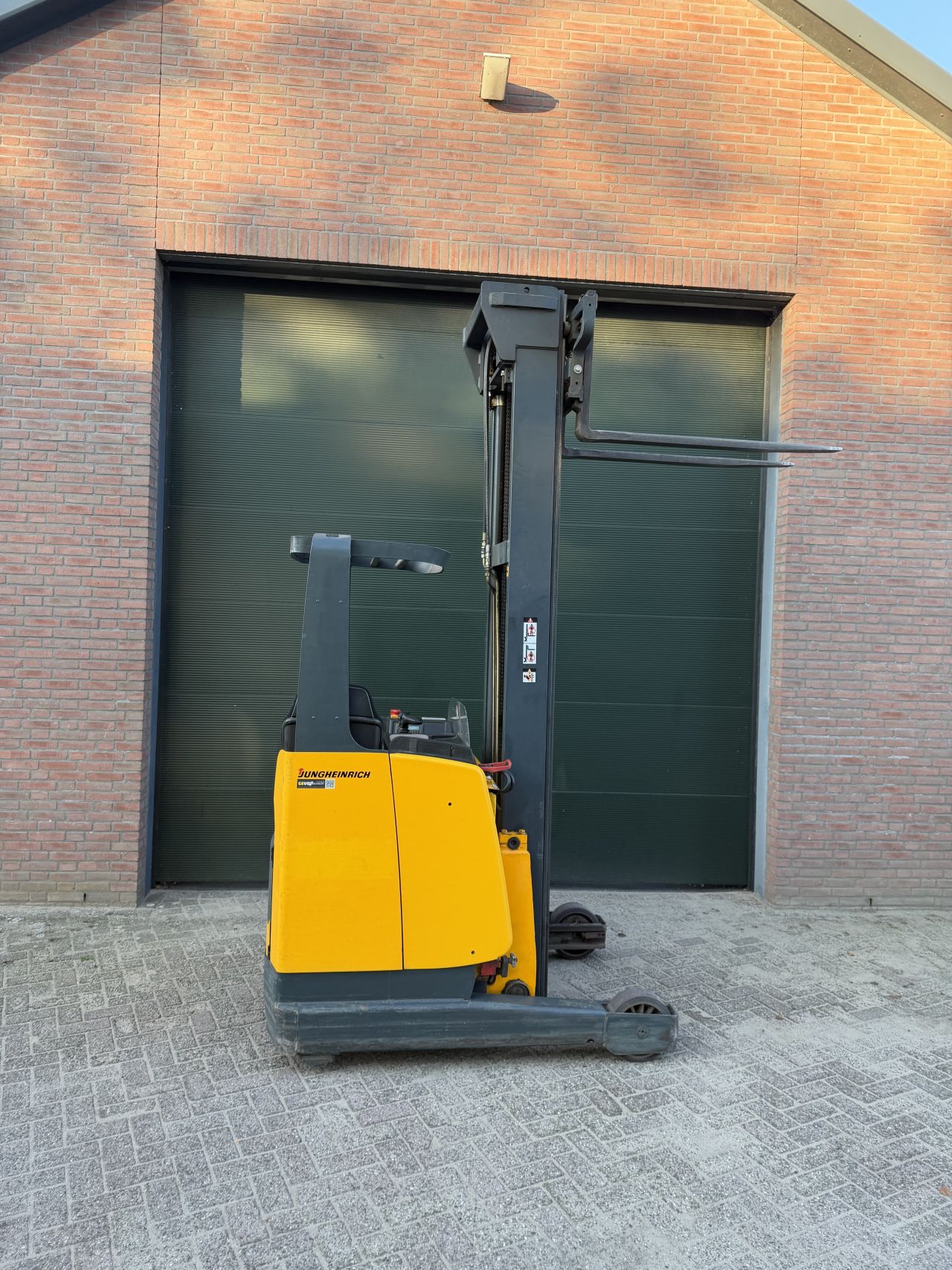 Jungheinrich ETV214 reachtruck triplo 6,5 mtr