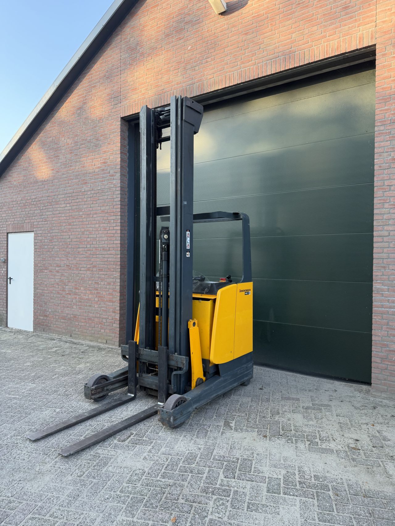 Jungheinrich ETV214 reachtruck triplo 6,5 mtr