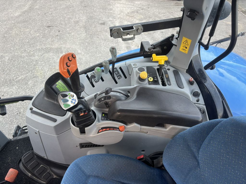NEW HOLLAND T6030