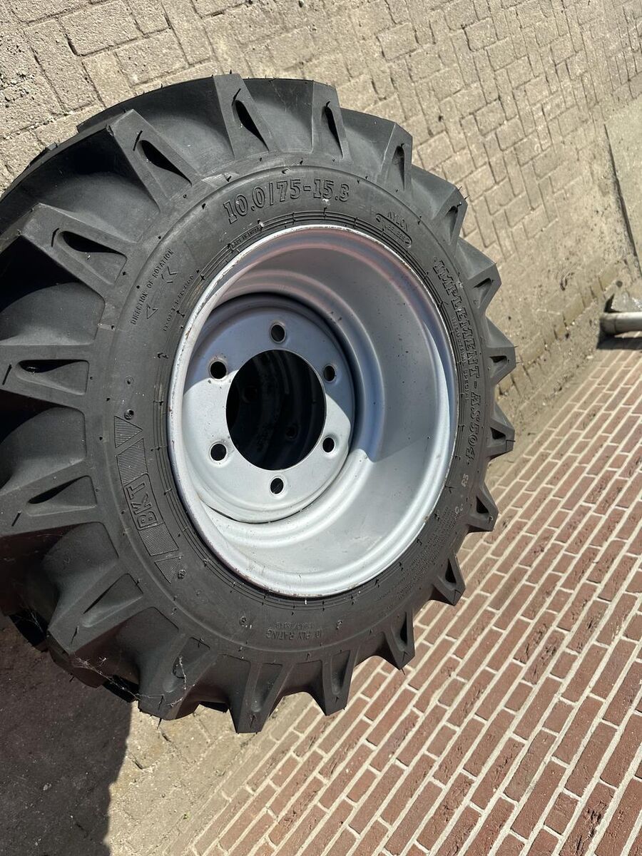 Bandenmarkt 10.00/75 R15.30 tractor tire