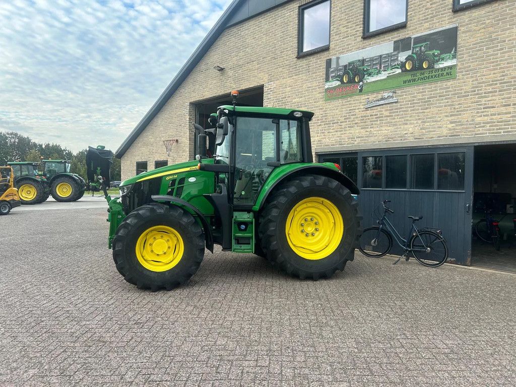 John Deere 6110M