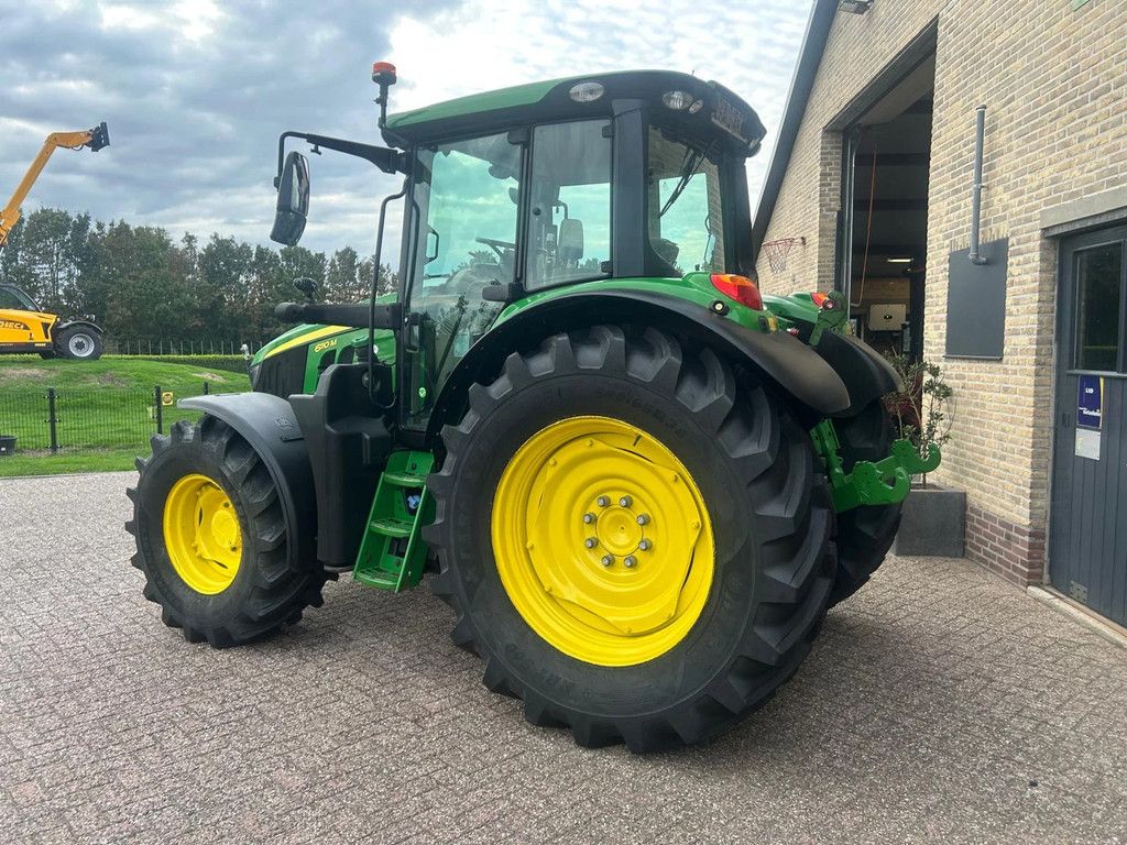 John Deere 6110M