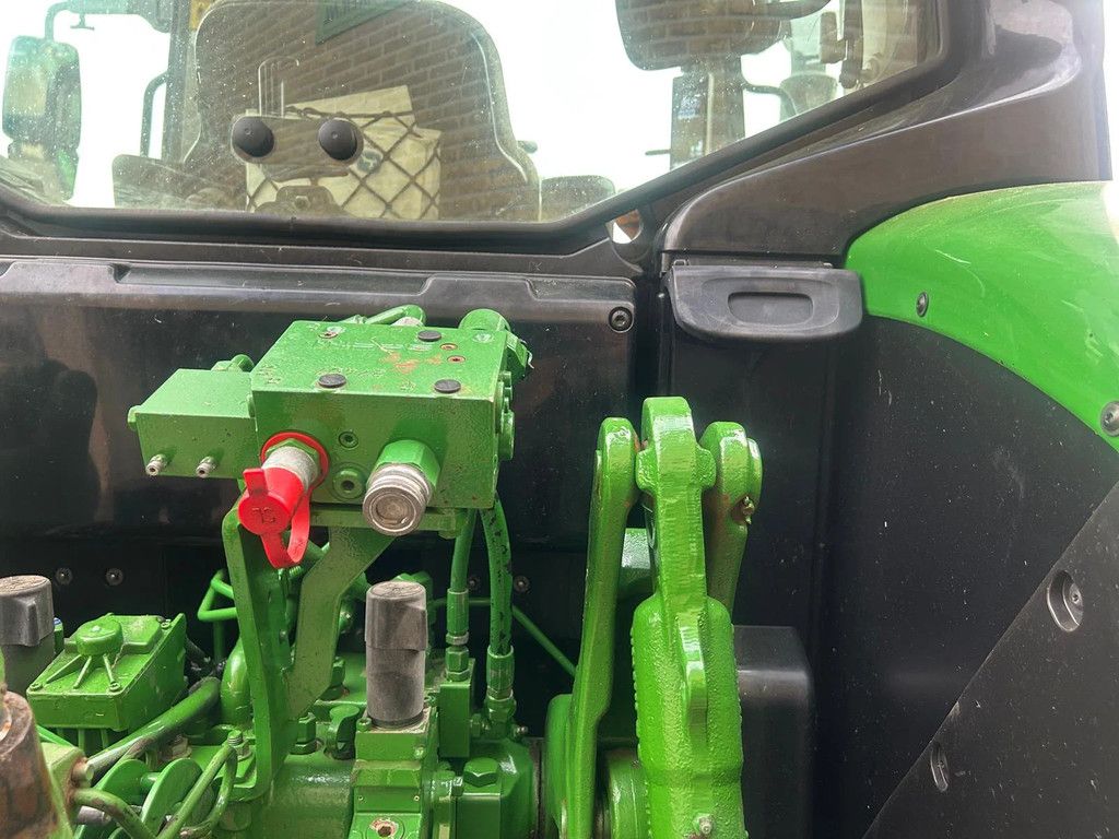 John Deere 6110M