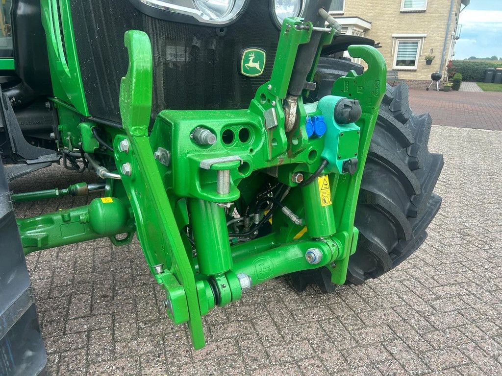 John Deere 6110M