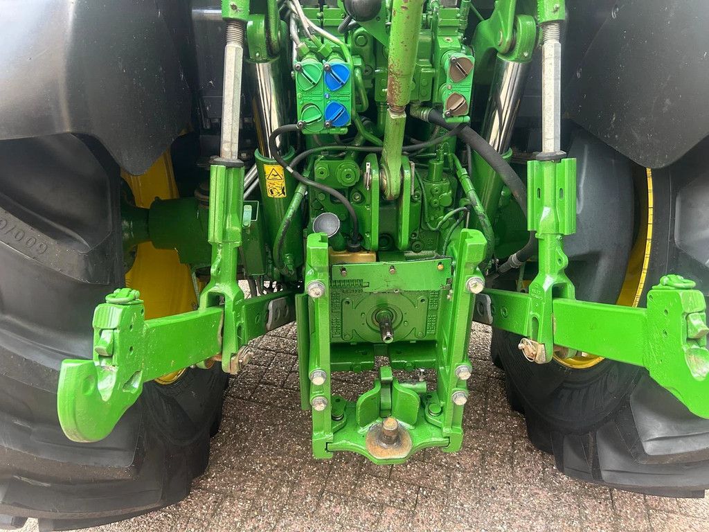 John Deere 6110M